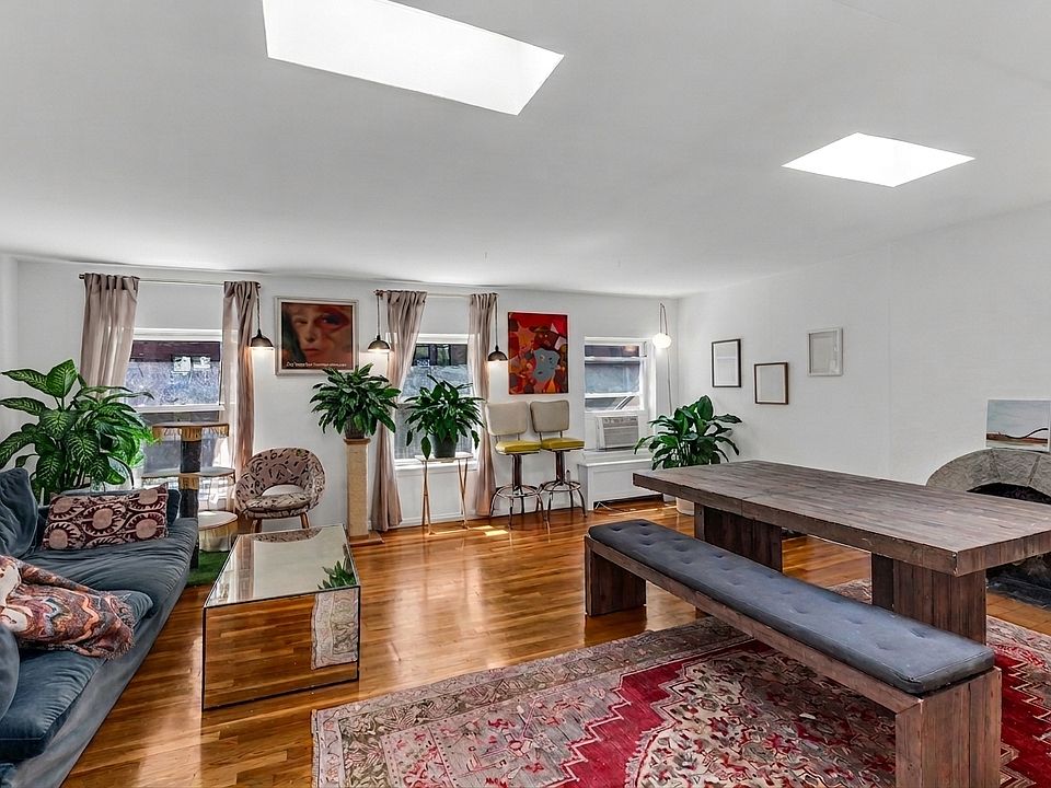 1st image of 459 W 24th St #3