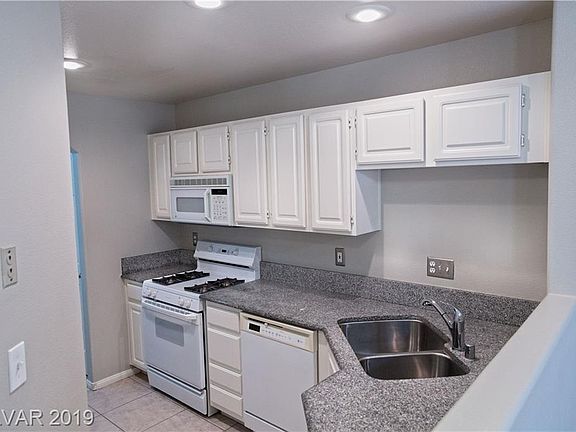 3rd image of 3950 S Sandhill Rd Unit 136