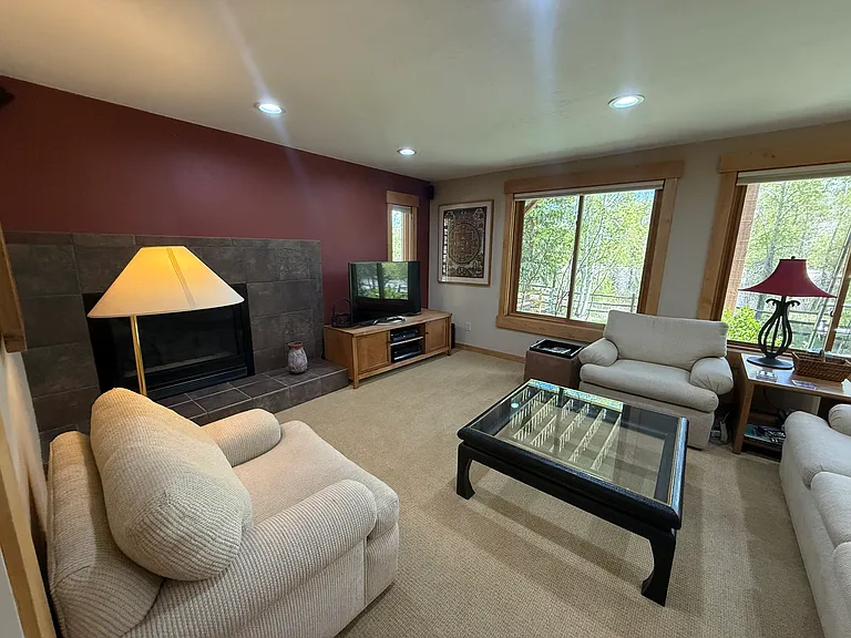1250 Mesa Dr — Photo 3