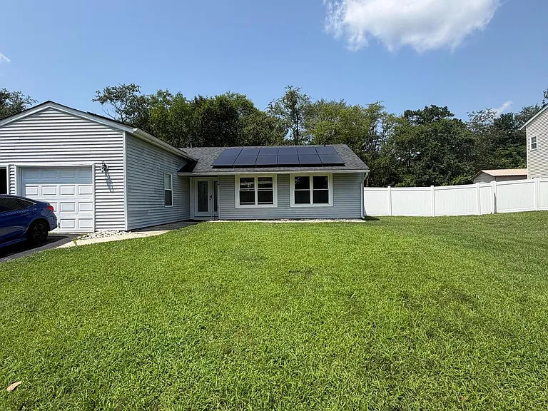 4 Patricia Ln — Photo 21