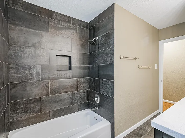 5450 Stillbrooke Dr — Photo 18