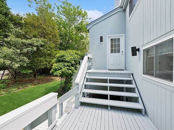 3rd image of 74 Jacqueline Dr