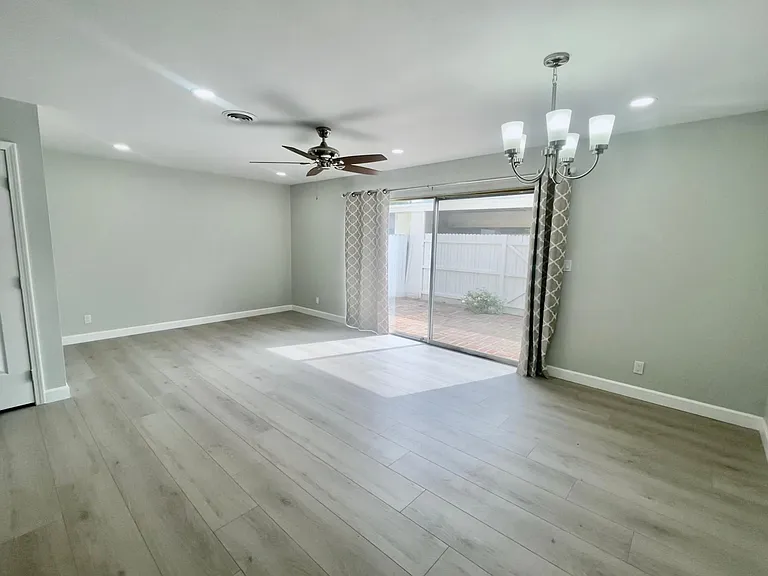 653 E Matchwood Pl — Photo 3