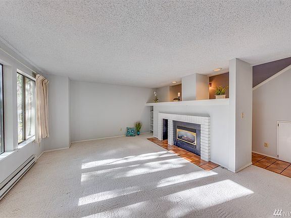 5th image of 805 NW Huckle Dr Unit C