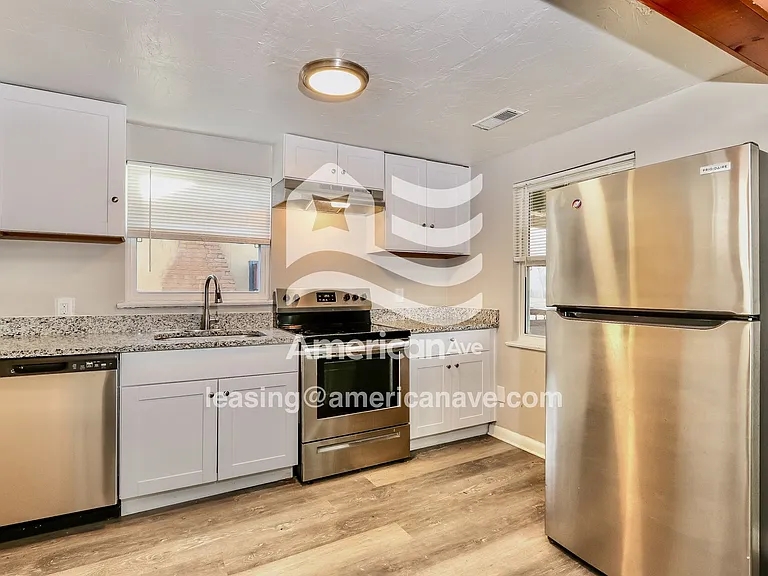 1493149_006_wm_-_kitchen_13427582.jpg