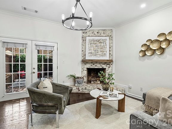 4th image of 520 N Poplar St Unit I