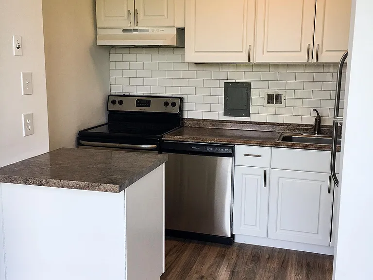 401 Cooper Landing Rd — Photo 2