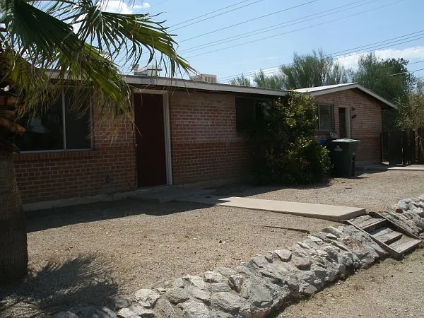 3506 E Blacklidge Dr — Photo 1