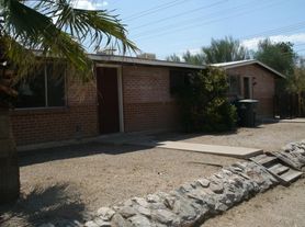 2 bed, 1.0 bath, 731 sqft, $925, 3506