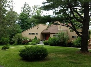 3 Dickson Ln, Mount Kisco, NY 10507