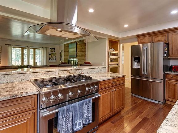 5th image of 13645 Larchmere Blvd
