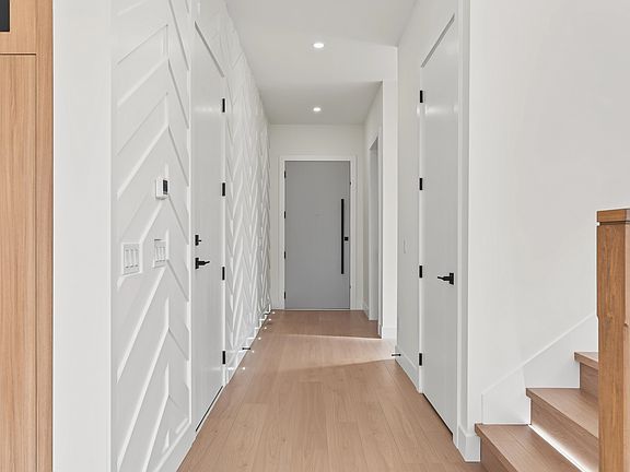 3rd image of 2807 Platform Cres