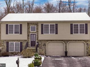 15 Bittersweet Ln, Etters, PA 17319