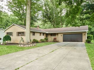 1097 Oak Tree Rd, Akron, OH 44320