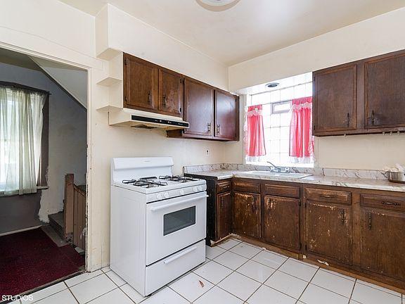 3rd image of 6555 N Talman Ave
