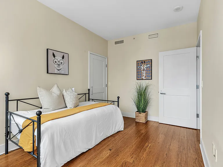 700 W East St #1905 — Photo 15