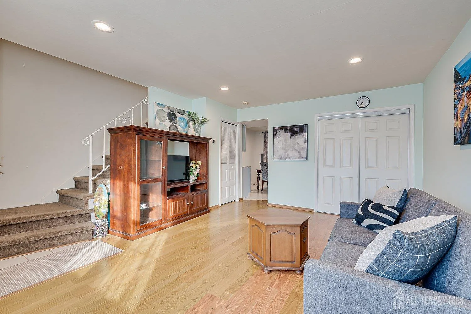 1 bed, 1.0 bath, 810 sqft, $1,950 — Photo 2