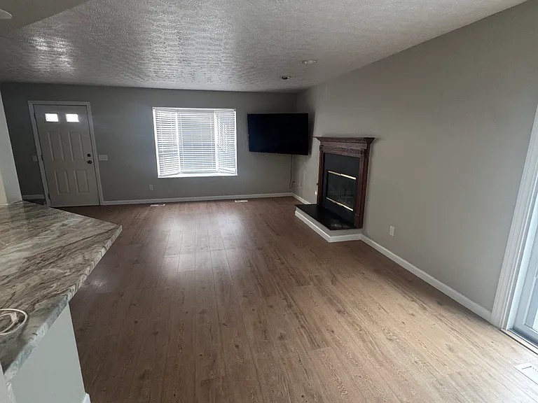 19310 Wheelers Ln #19310 — Photo 3