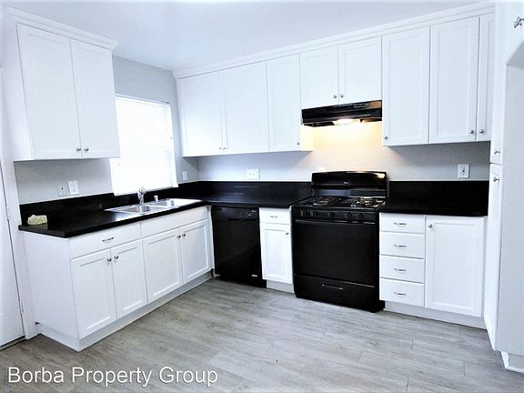 3rd image of 9324 Palm St #B