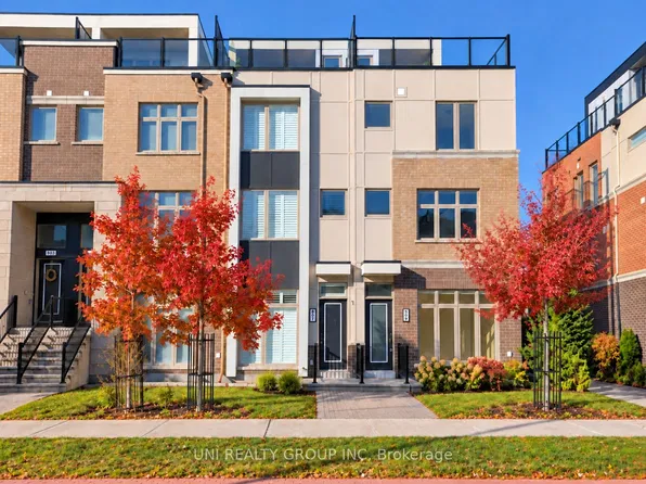 809 Mikinak Rd, Ottawa, ON K1K 4Z9