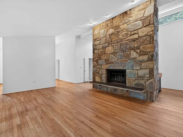 9404 Woodington Dr — Photo 8