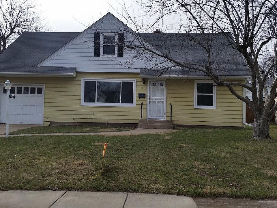 4 Bedrooms, 2 Baths, 1 Car Garage, Fenced Back Yard. 