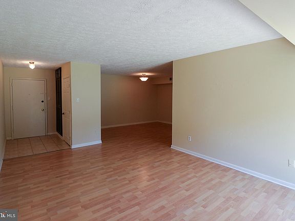 5th image of 7950 Seven Woods Dr APT B