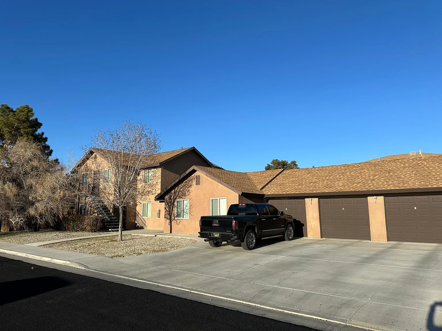 2 bed, 830 sqft, $1,050 — Photo 1