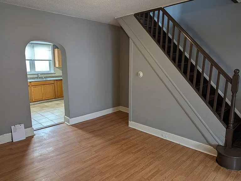 1629 W Juniata St — Photo 12