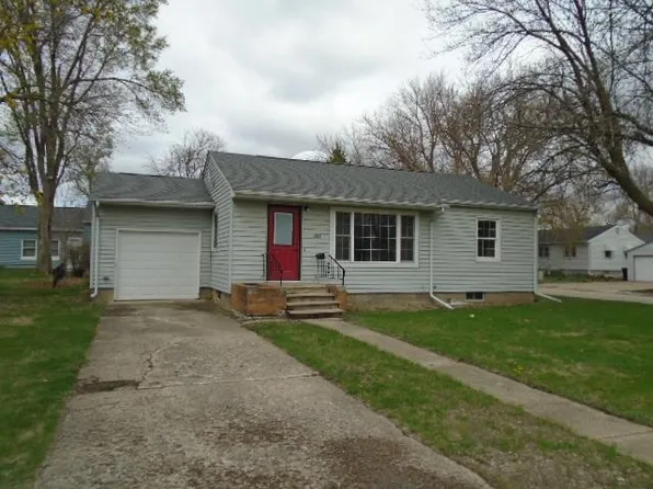 1427 4th Ave N, Estherville, IA 51334