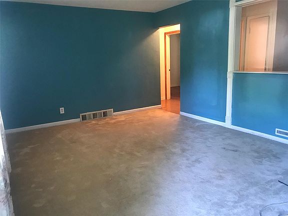 2nd image of 1090 Flora Ln S