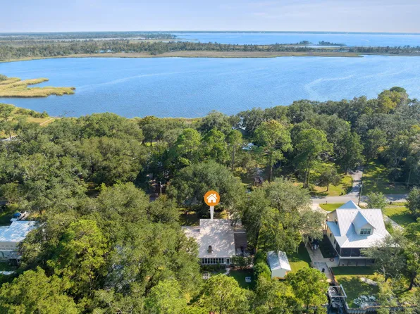 378 Pitts Bayshore Dr, Freeport, FL 32439