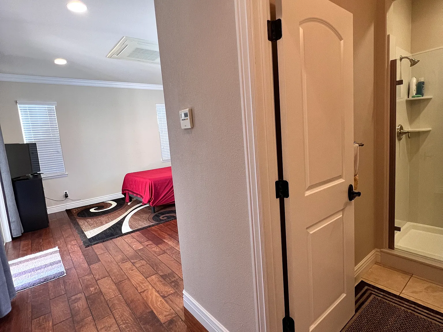 Studio, 4336 sqft, $1,250 — Photo 3