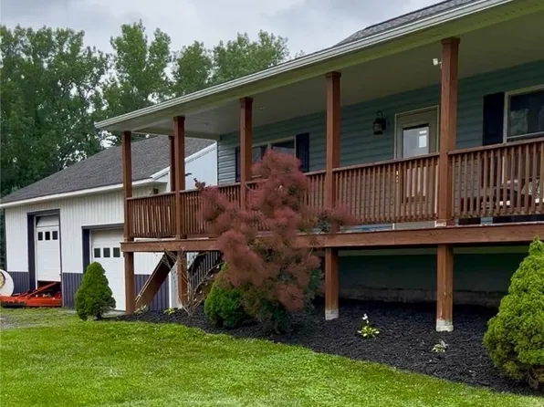 4667 Johnny Cake Ln, Albion, NY 14411