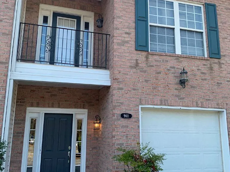 960 Colony Pkwy — Photo 1