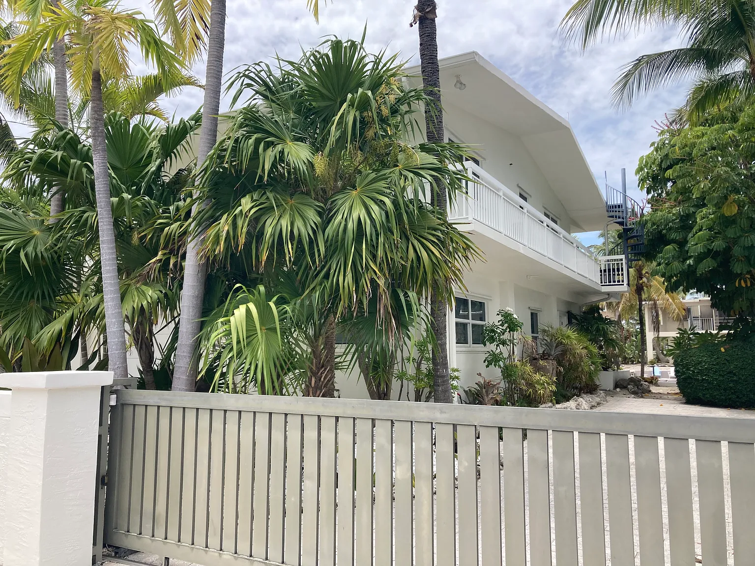 4 bed, 2000 sqft, $6,000 — Photo 4