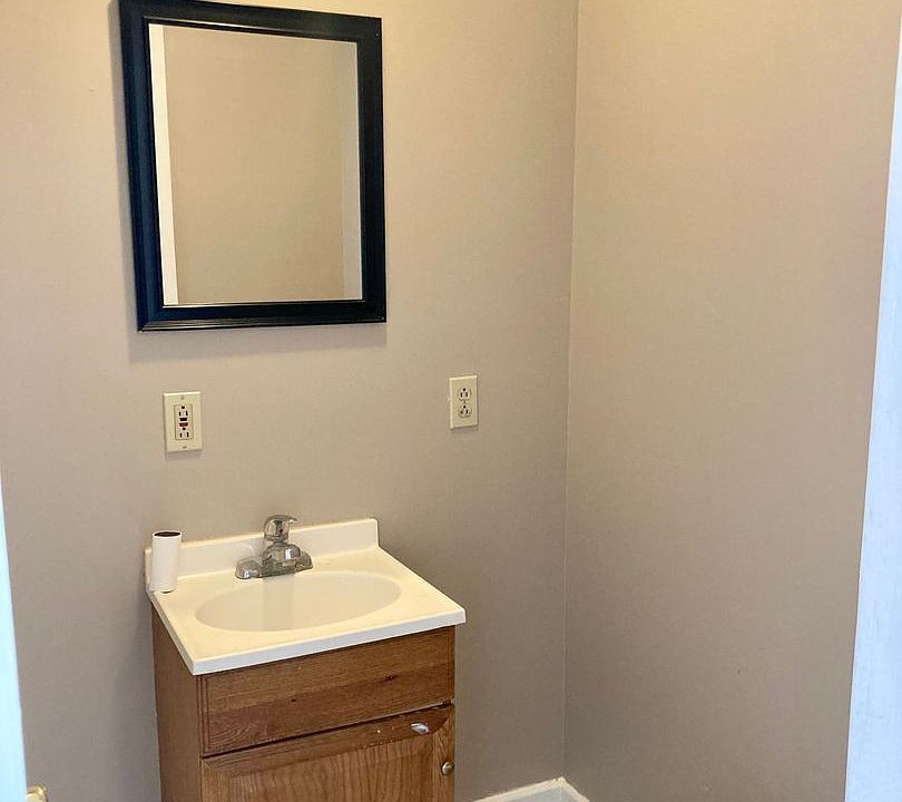 2nd image of 805 7th Ave #2