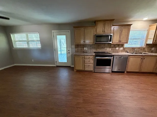 4954 East St — Photo 8