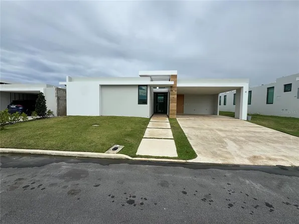 Residences At Rio Iguazu St #135, Bayamon, PR 00959