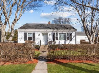 9 Beacon Ter, Middletown, RI 02842