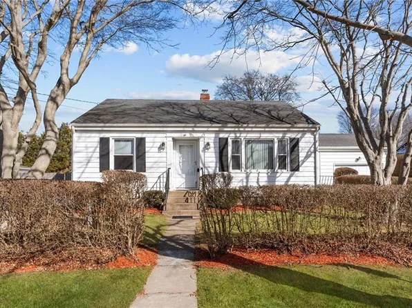 9 Beacon Ter, Middletown, RI 02842