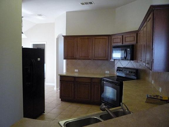 3rd image of 102 Aguilar Dr