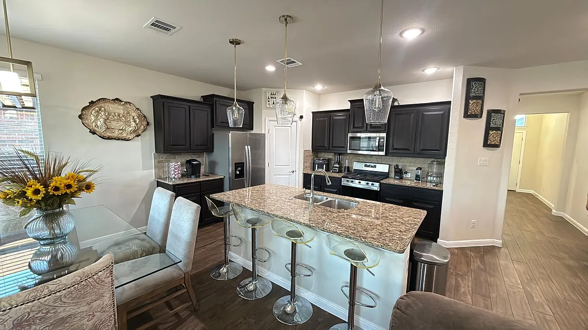 Building Photo - 9124 Sycamore Leaf Dr