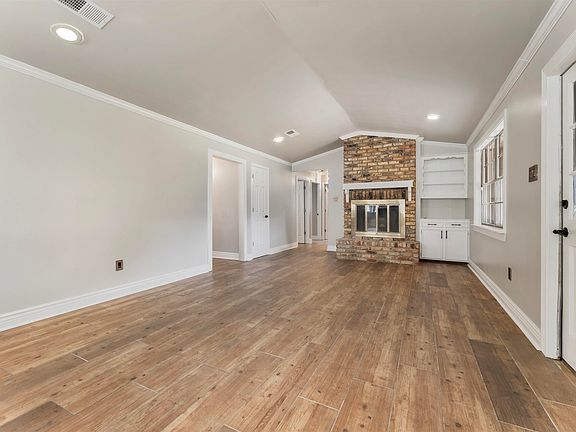 3rd image of 16623 Ticonderoga Ave