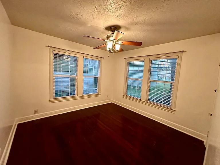 212 W Hunnicutt Ave #1 — Photo 7