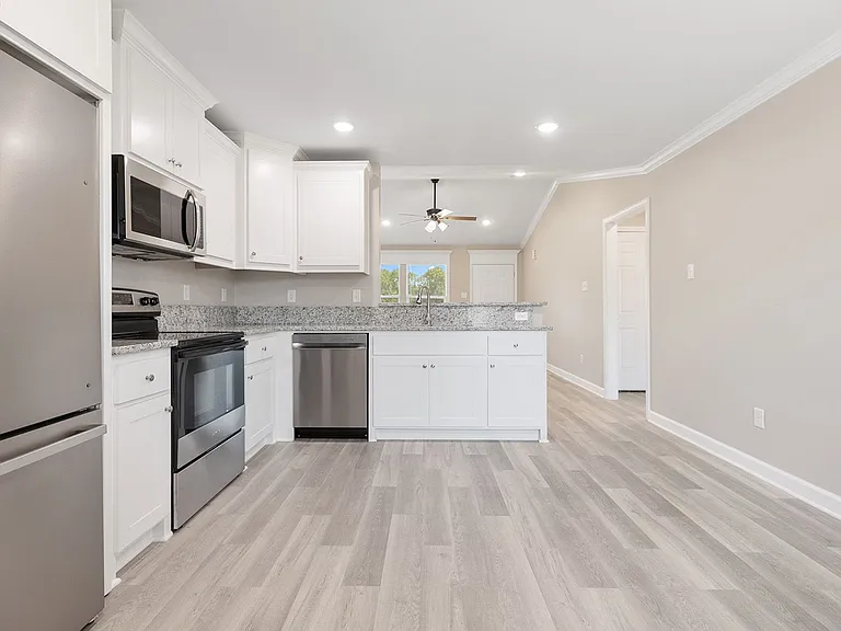 809 Pine Tree Rd — Photo 5