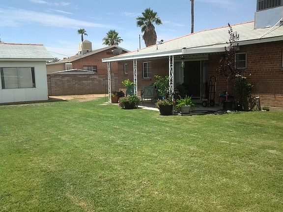 Walled Backyard/Covered Patio