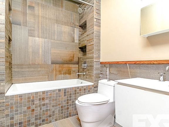 3rd image of 865 Willoughby Ave #E4c