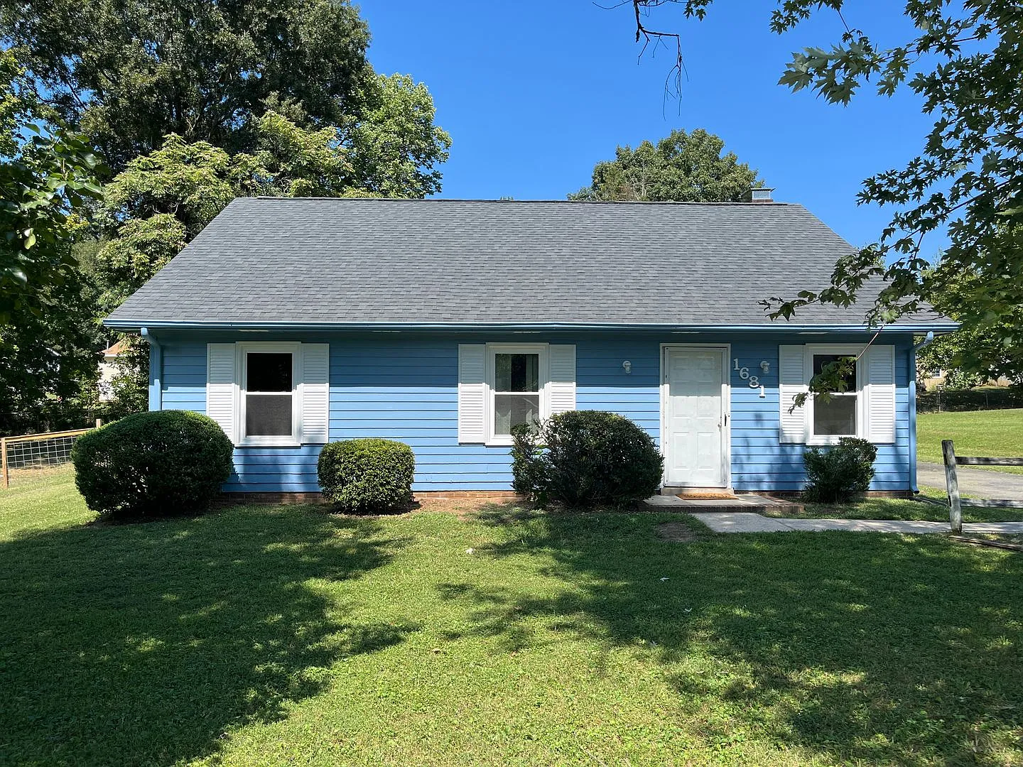 Charming 3 Bedroom, 1.5 Bathroom Home — Photo 1