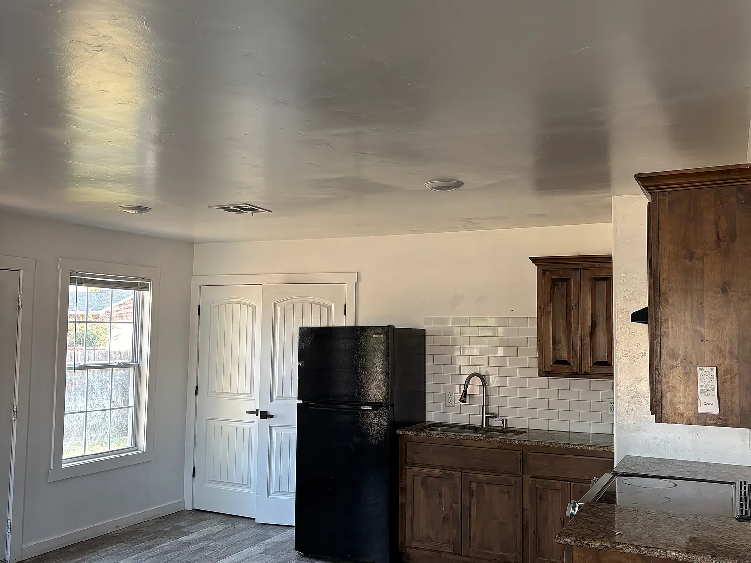 3 bed, 1400 sqft, $1,400 — Photo 2